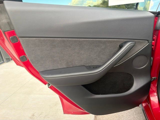 Used 2022 Tesla Model Y Performance AWD/4WD image 19