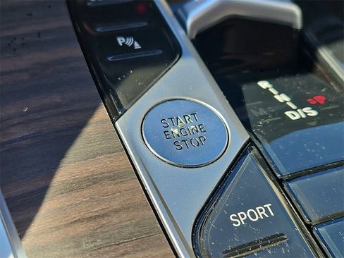 Used 2024 BMW X7 xDrive40i image 29