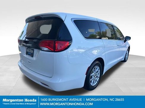 Used 2023 Chrysler Voyager LX FWD image 8