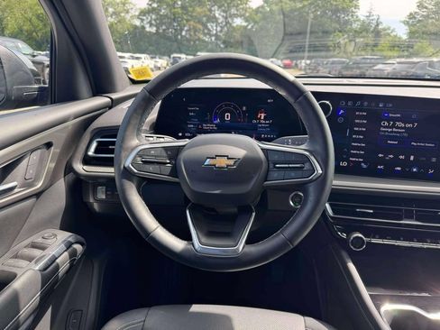 Used 2024 Chevrolet Traverse LT AWD/4WD image 21