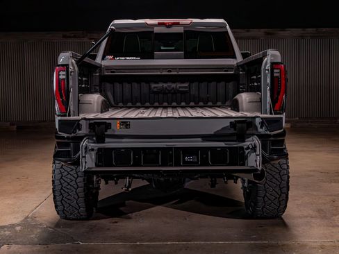 Used 2025 GMC Sierra 2500 AT4X AWD/4WD image 9