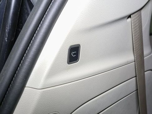 Used 2021 Chrysler Pacifica Touring-L image 12