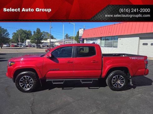 Used 2022 Toyota Tacoma TRD Sport w/ Technology Package image 1