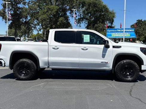 Used 2025 GMC Sierra 1500 AT4 AWD/4WD image 2