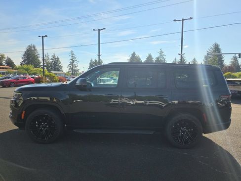 Used 2022 Jeep Wagoneer Series I AWD/4WD image 3