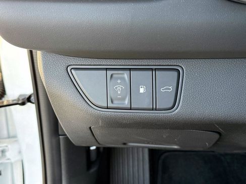 Used 2025 Genesis G70 2.5T image 31