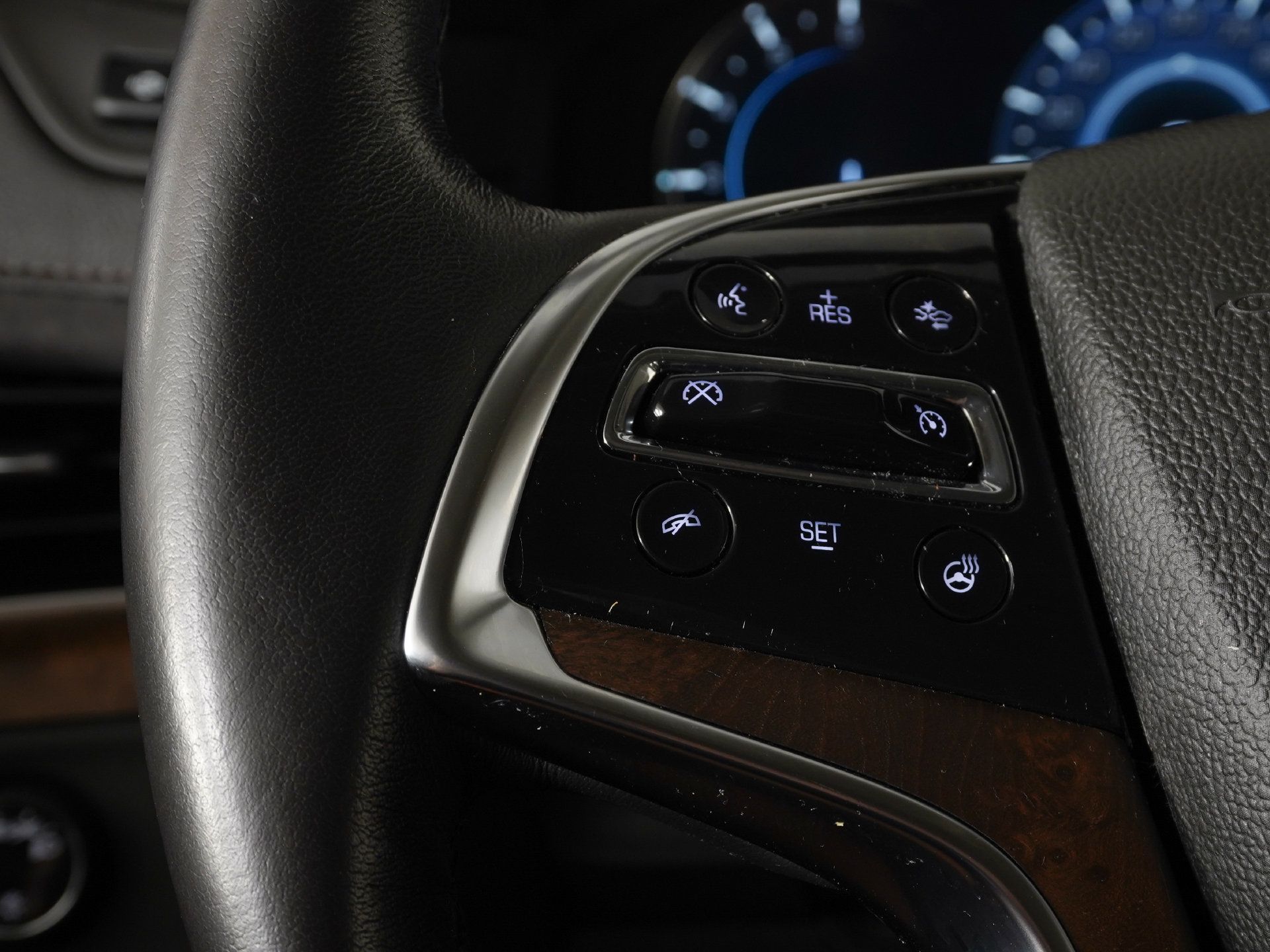 Used 2020 Cadillac Escalade Premium Luxury AWD/4WD image 24
