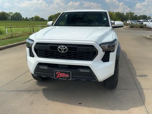 Used 2024 Toyota Tacoma TRD Off-Road AWD/4WD image 4