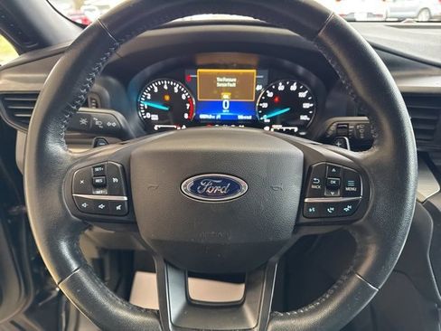 Used 2020 Ford Explorer XLT image 18