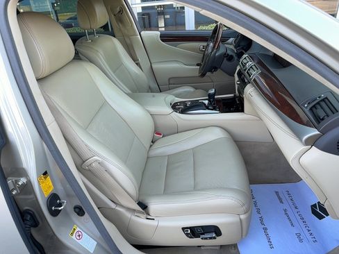 Used 2013 Lexus LS 460 L w/ All-Weather Pkg RWD image 20