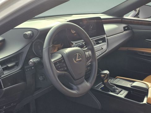 Certified 2022 Lexus ES 350 w/ Premium Package image 13