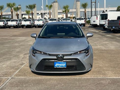 Used 2025 Toyota Corolla LE FWD image 2