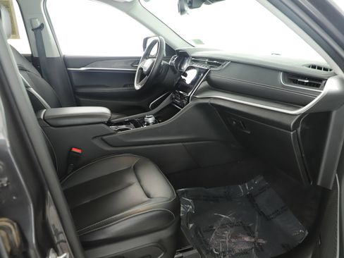 Used 2022 Jeep Grand Cherokee L Limited image 12