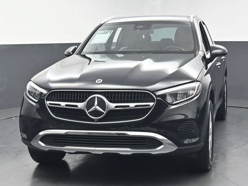 Used 2023 Mercedes-Benz GLC 300 4MATIC w/ Exclusive Trim Package image 7