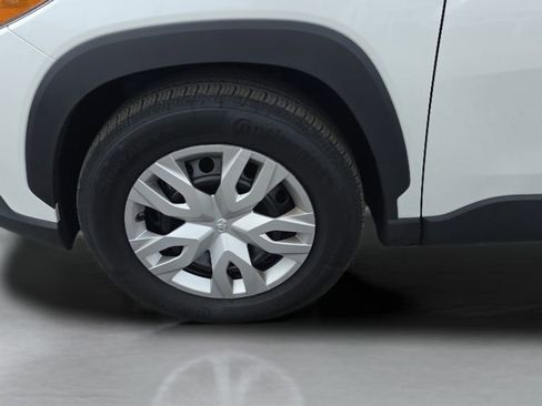 Used 2025 Toyota Corolla Cross L image 18