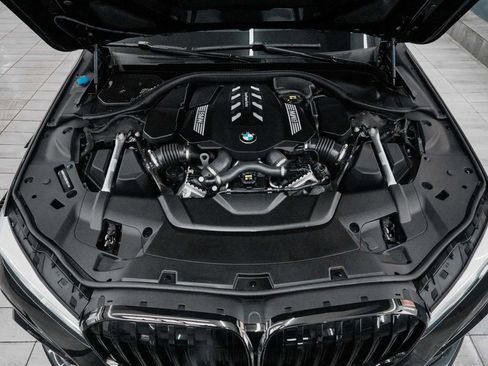 Used 2022 BMW 750i xDrive w/ Executive Package image 46