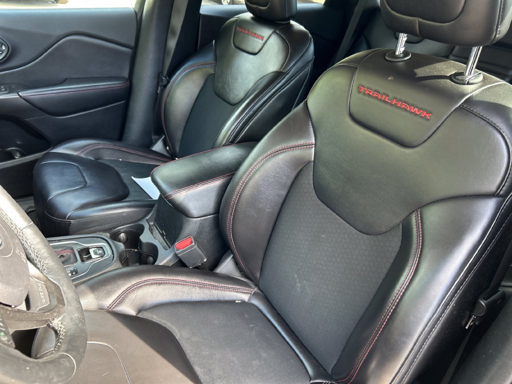Used 2019 Jeep Cherokee Trailhawk w/ Cold Weather Group AWD/4WD image 10