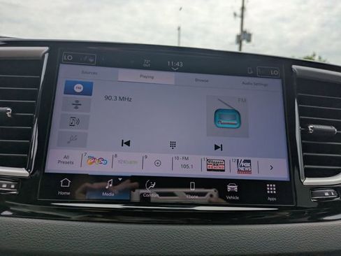 Used 2025 Chrysler Pacifica Select FWD image 21