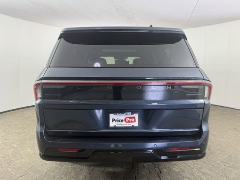 Used 2025 Lincoln Navigator L Reserve image 6