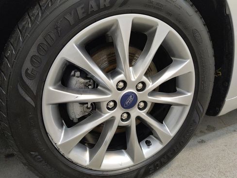 Used 2017 Ford Fusion SE w/ Fusion SE Technology Package image 31