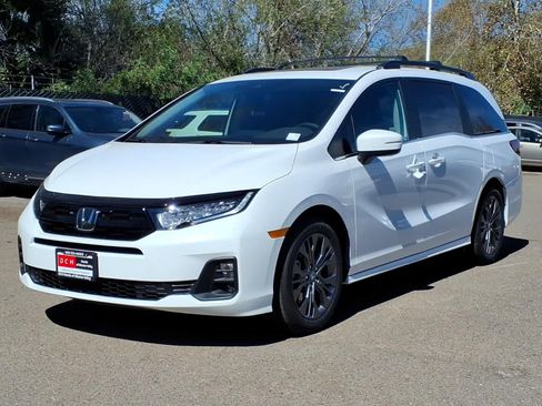 New 2026 Honda Odyssey Touring image 1