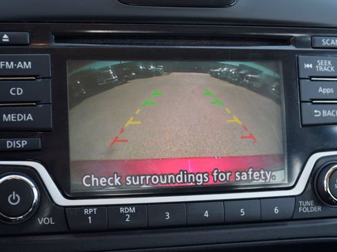 Used 2015 Nissan Juke S FWD image 12