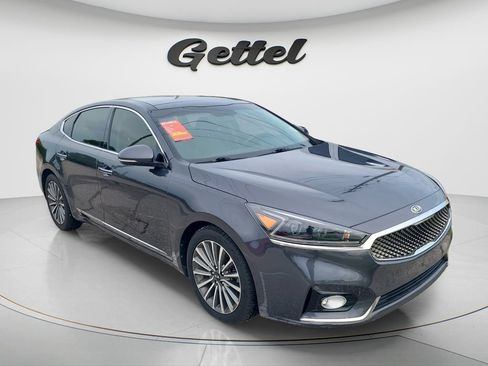 Used 2017 Kia Cadenza Premium w/ Luxury Package FWD image 2