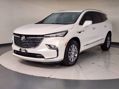 Used 2022 Buick Enclave Essence w/ Trailering Package, 5000 lbs. FWD image 1