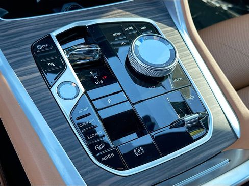 Certified 2024 BMW X6 xDrive40i w/ Executive Package image 17