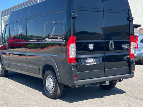 New 2026 RAM ProMaster 2500 w/ Crew Van Package FWD image 5