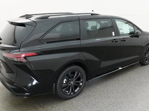 New 2026 Toyota Sienna XSE FWD image 9