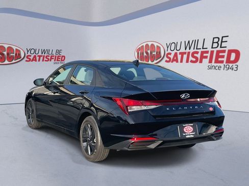 Used 2023 Hyundai Elantra SEL w/ Preferred Accessory Package image 8