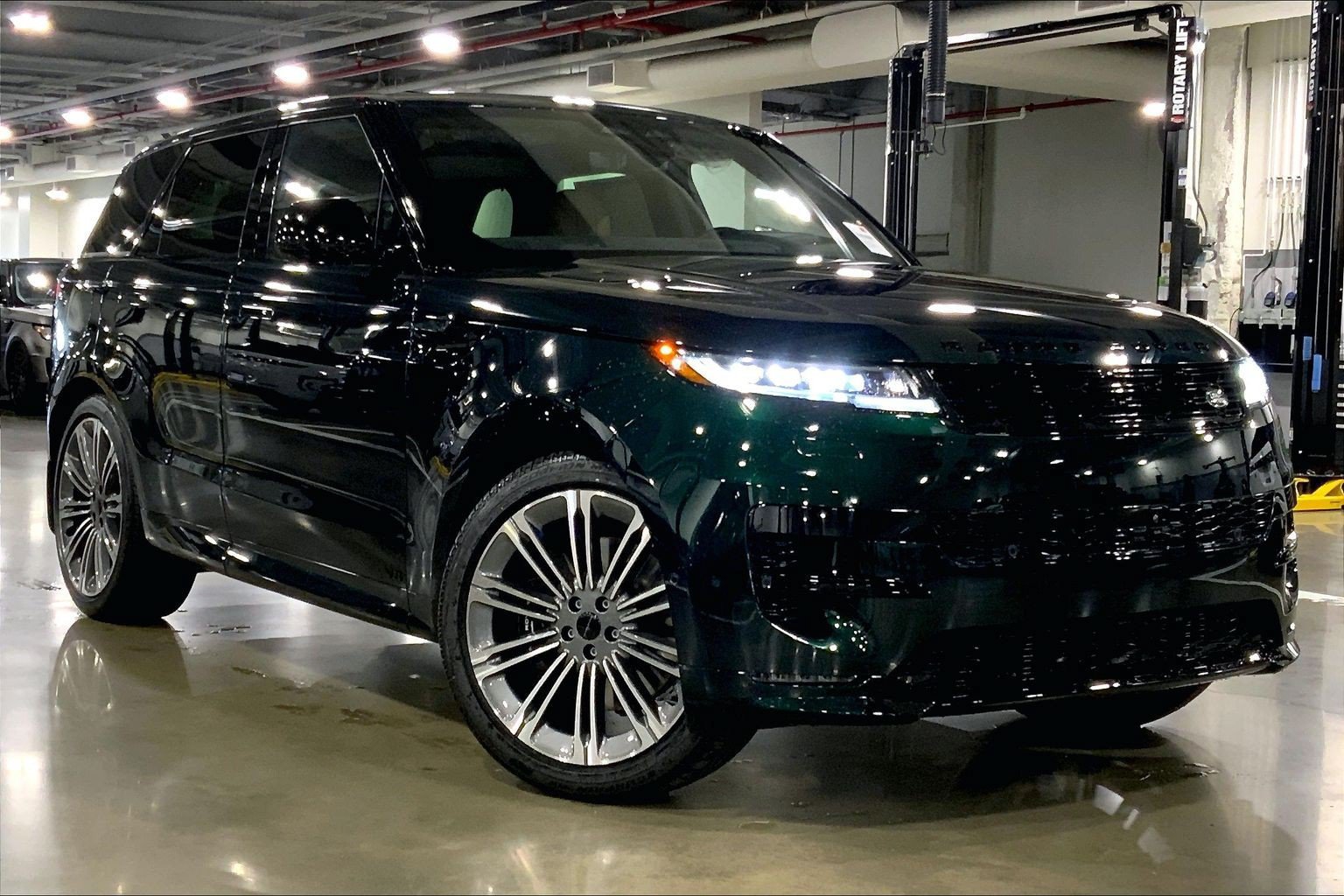 New 2027 Land Rover Range Rover Sport Dynamic SE AWD/4WD image 2