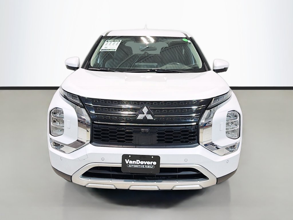Used 2024 Mitsubishi Outlander SE AWD/4WD image 2
