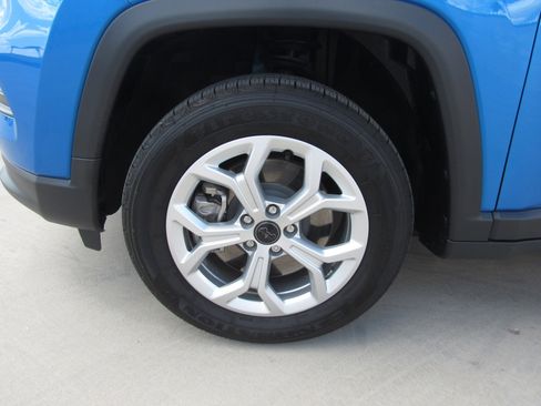 Used 2025 Jeep Compass Latitude image 4