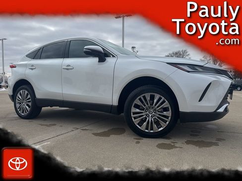Used 2023 Toyota Venza Limited image 1