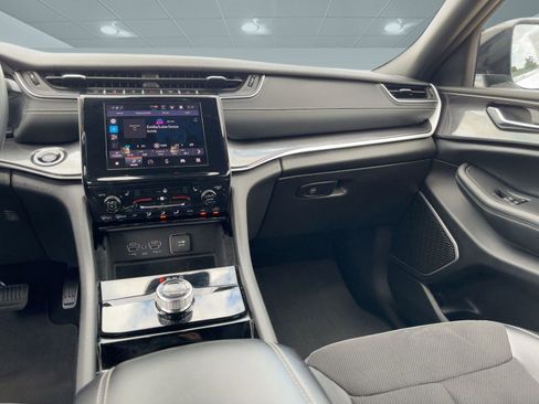 Certified 2022 Jeep Grand Cherokee Altitude image 28