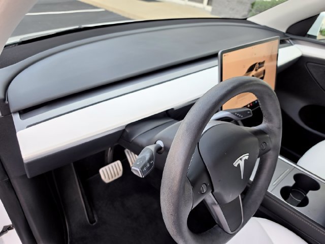 Used 2022 Tesla Model Y Performance AWD/4WD image 19