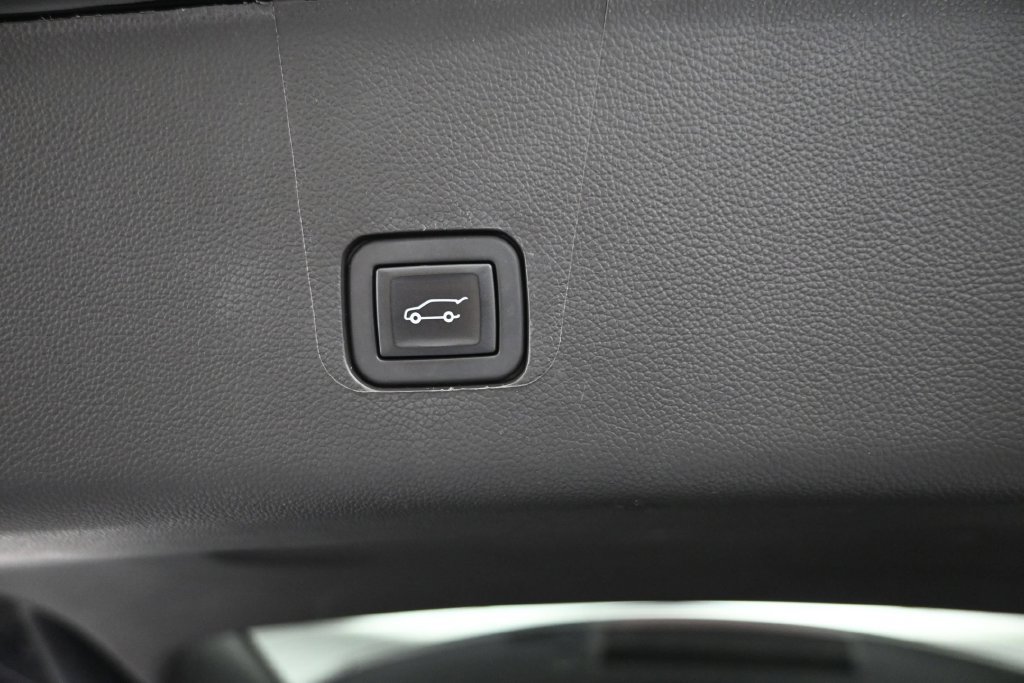 Used 2023 Chevrolet Traverse RS w/ LPO, Floor Liner Package AWD/4WD image 14