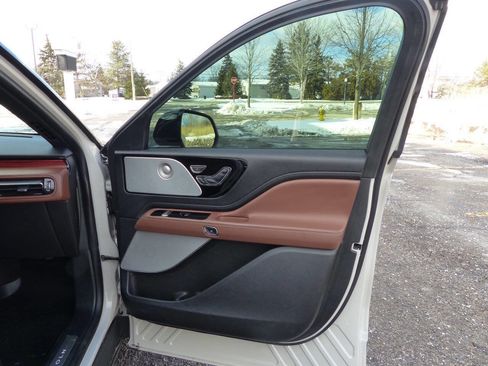 Used 2024 Lincoln Aviator Reserve w/ Equipment Group 201A image 47