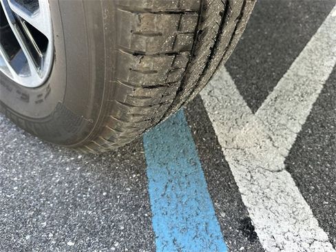 Used 2022 Ford Expedition XLT image 12