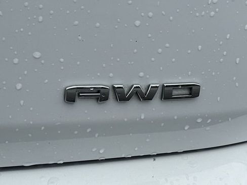 Used 2024 GMC Terrain SLE image 32