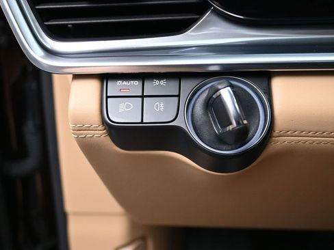 Used 2023 Porsche Panamera Platinum Edition image 24