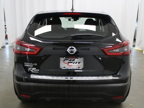 Used 2020 Nissan Rogue Sport S image 3