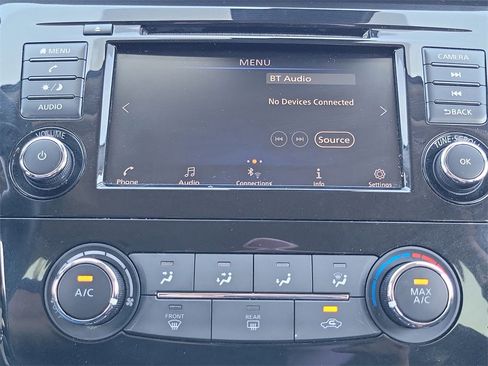 Used 2021 Nissan Rogue Sport S image 9