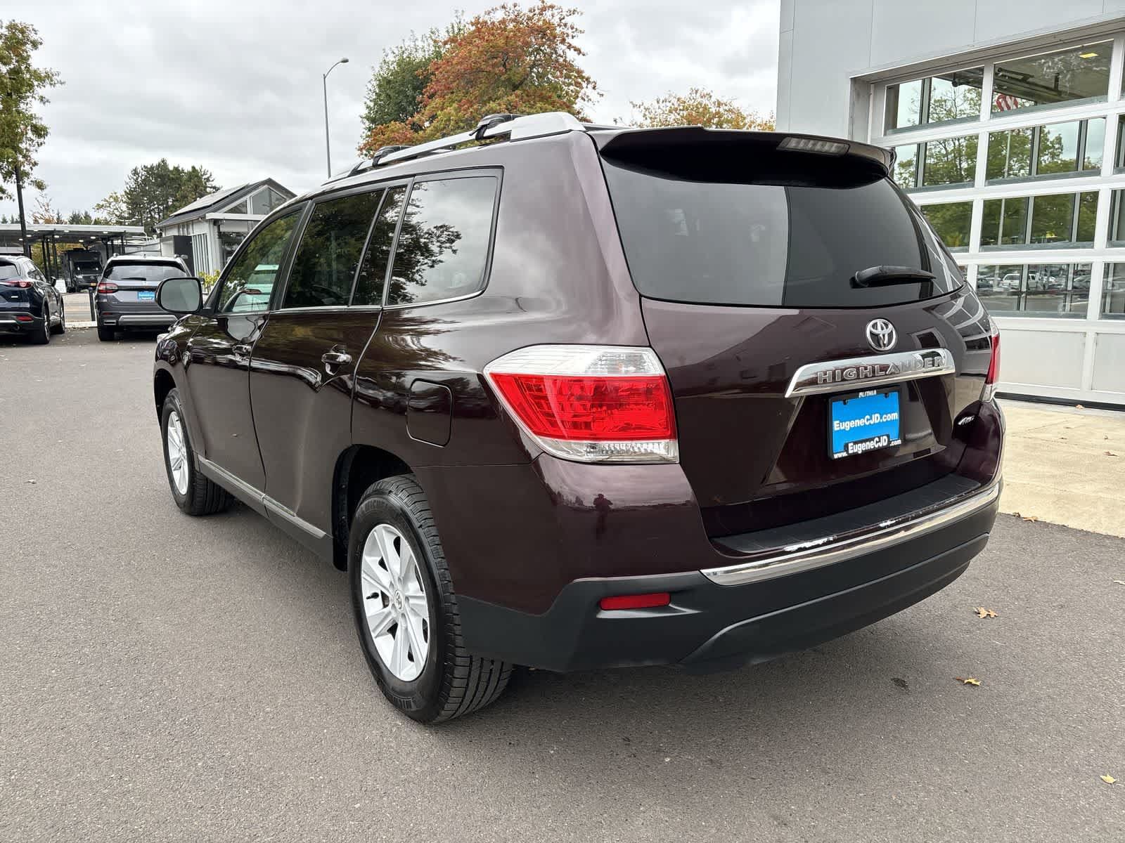 Used 2013 Toyota Highlander 4WD w/ Cold Weather Pkg image 3