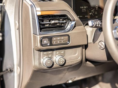 Used 2026 GMC Yukon Denali w/ Sun & Power Step Package AWD/4WD image 22
