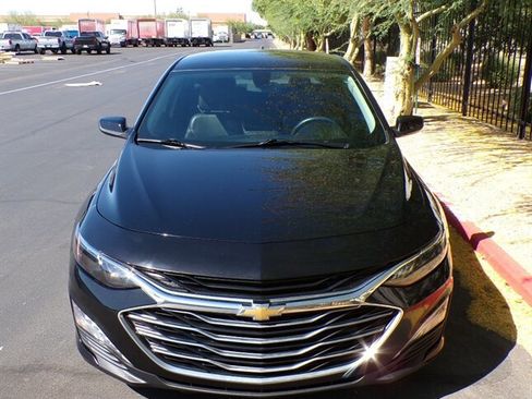 Used 2019 Chevrolet Malibu LT w/ Leather Package image 2