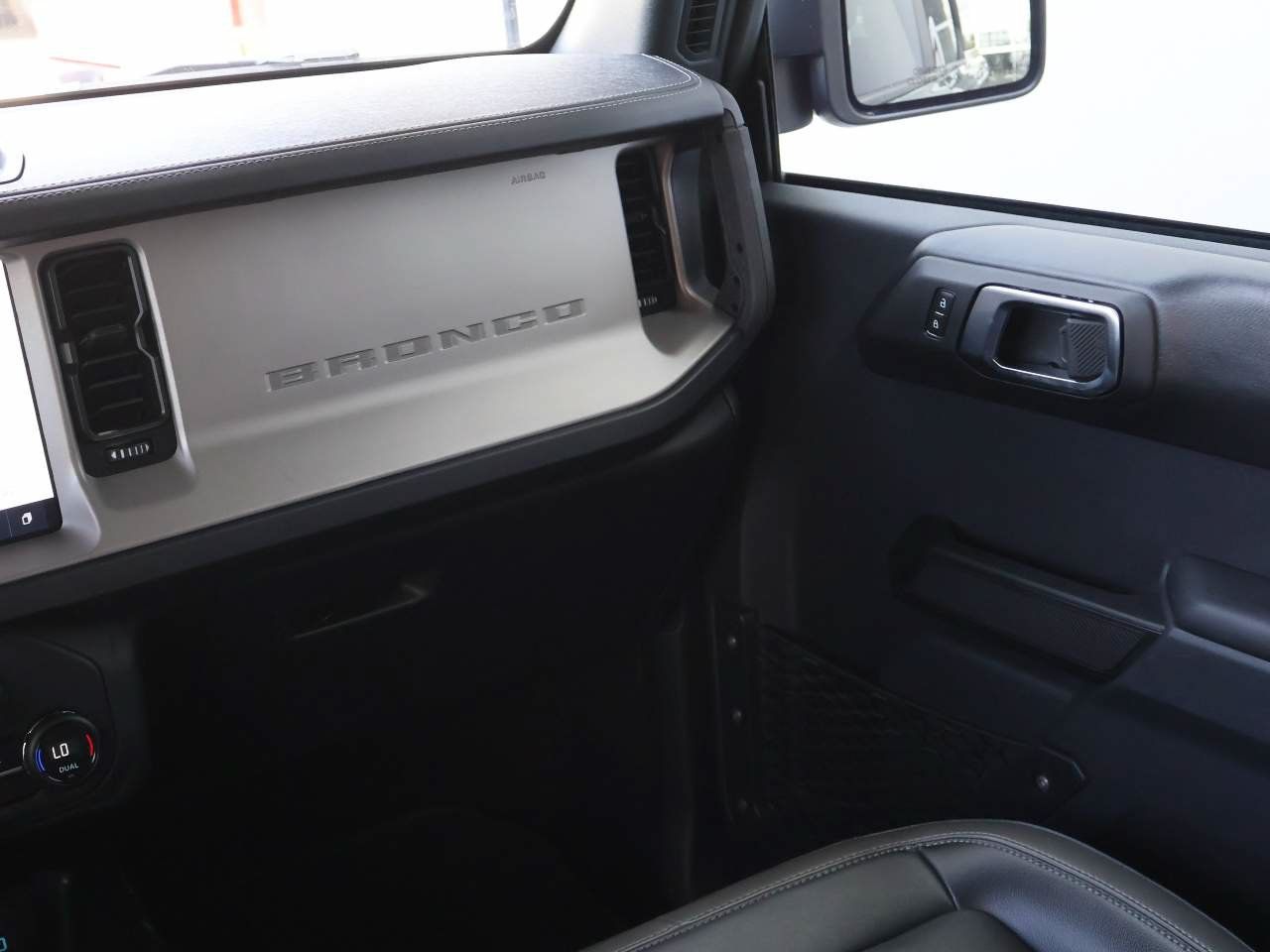 Used 2025 Ford Bronco Outer Banks AWD/4WD image 16