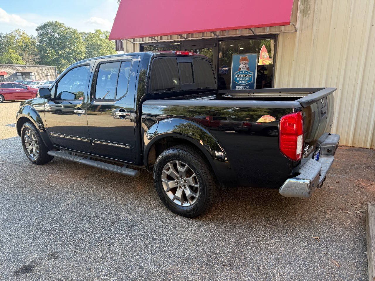 Used 2015 Nissan Frontier SL w/ Moonroof Package RWD image 6